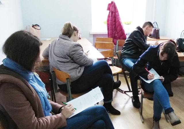 Студенти виконують вправу на самодіагностику.